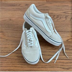 ⭐Vans Women's Old Skool Cream and White Suede shoes